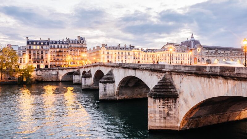 Astuces pour financer ses voyages en France sans se ruiner