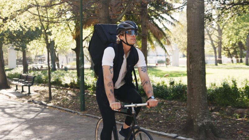 Sac vélo : choisir la bonne sacoche pour rouler léger